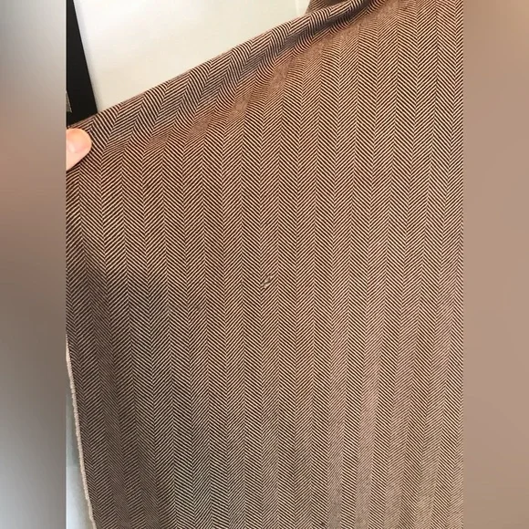 NWT (with flaws) PLEASE SEE PHOTOS FOR FLAWS New Gucci 344993Wool Logo Scarf